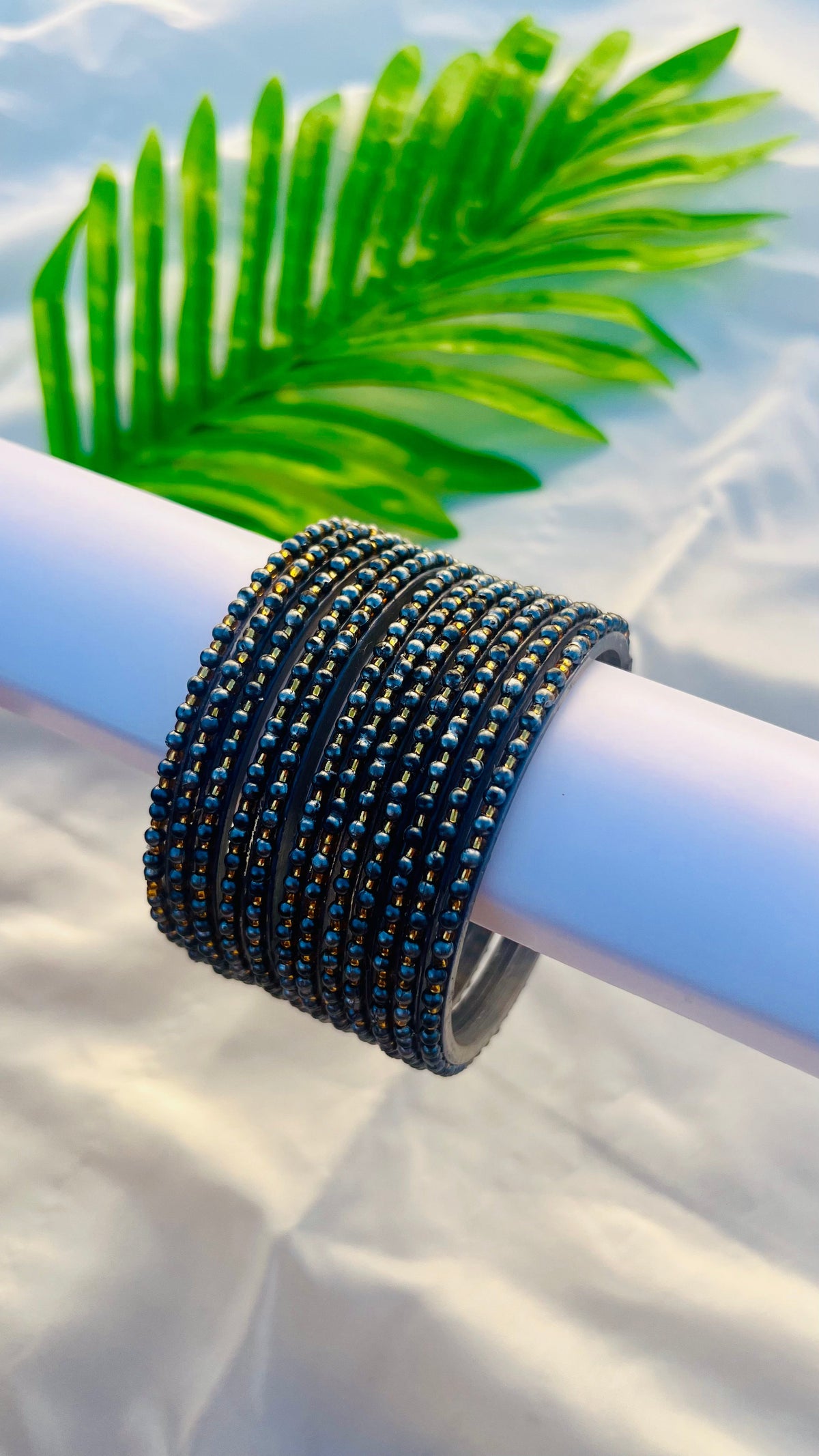 VIHANTH GRAY GLASS BANGLE VH070