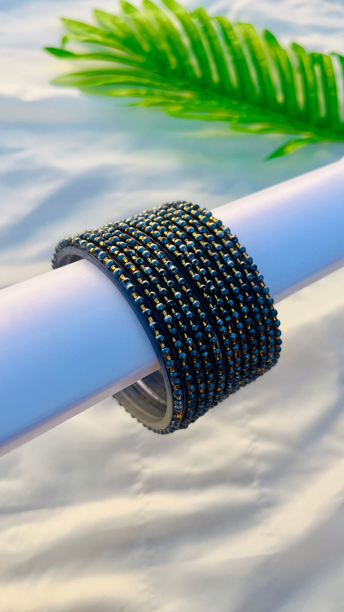 VIHANTH GRAY GLASS BANGLE VH070
