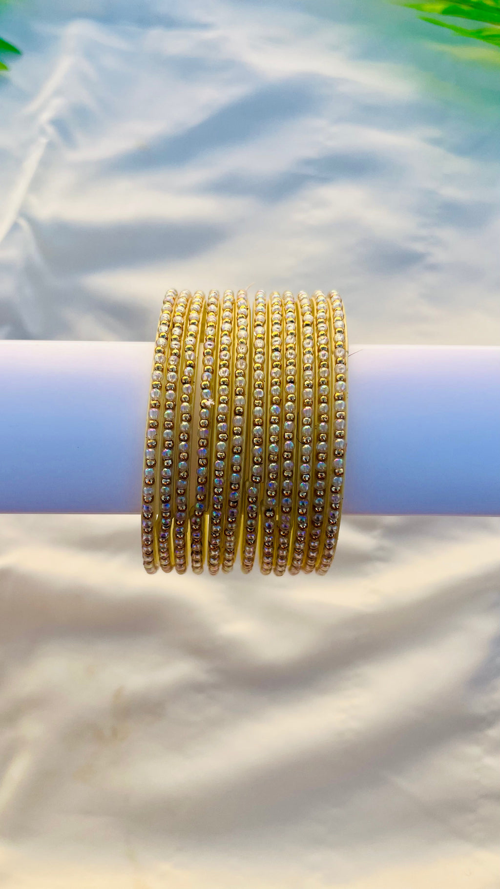 VIHANTH IVORY GLASS BANGLE VH071