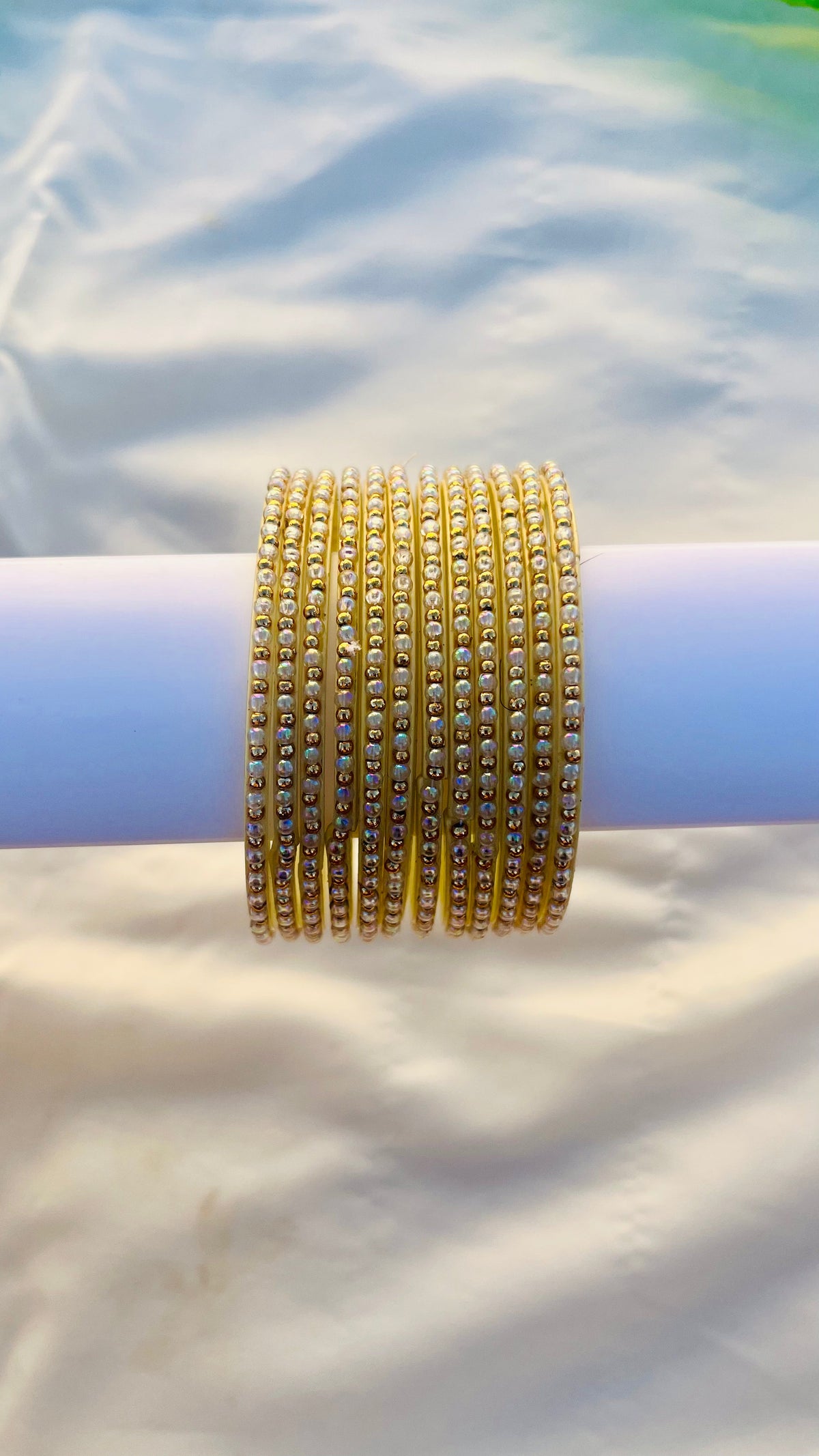 VIHANTH IVORY GLASS BANGLE VH071
