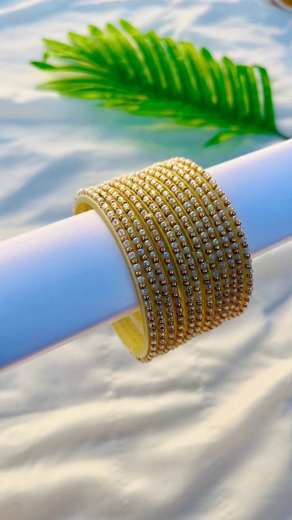 VIHANTH IVORY GLASS BANGLE VH071