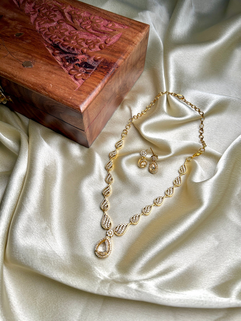 Teardrop Crystal Pendant American Diamond Necklace Set