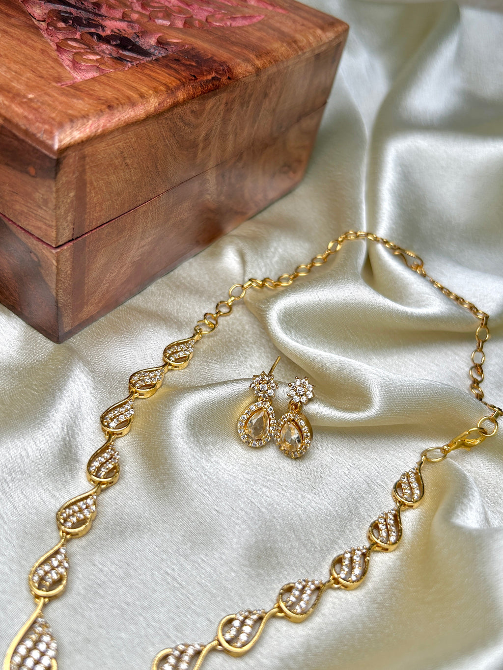 Teardrop Crystal Pendant American Diamond Necklace Set